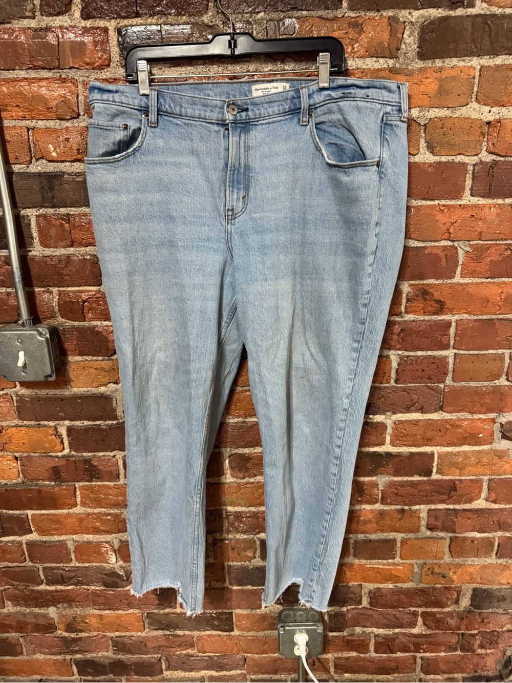 Abercrombie & Fitch Women’s Light Blue Wide Leg Raw Hem Jeans Size 34/18